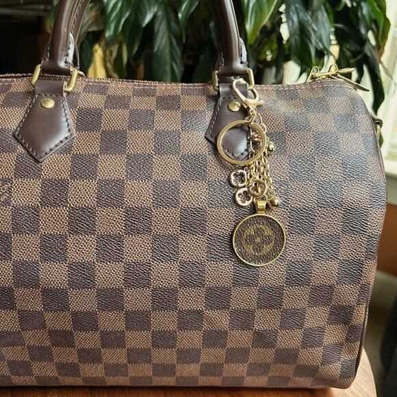 DANGLING CLOVER Bag Charm Gold Tone 🍀 - Picture 3 of 9